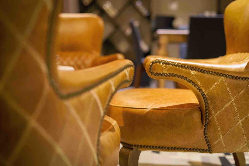 Othelo Boutique Hotel Mexico Leon Exterior photo Leather furniture